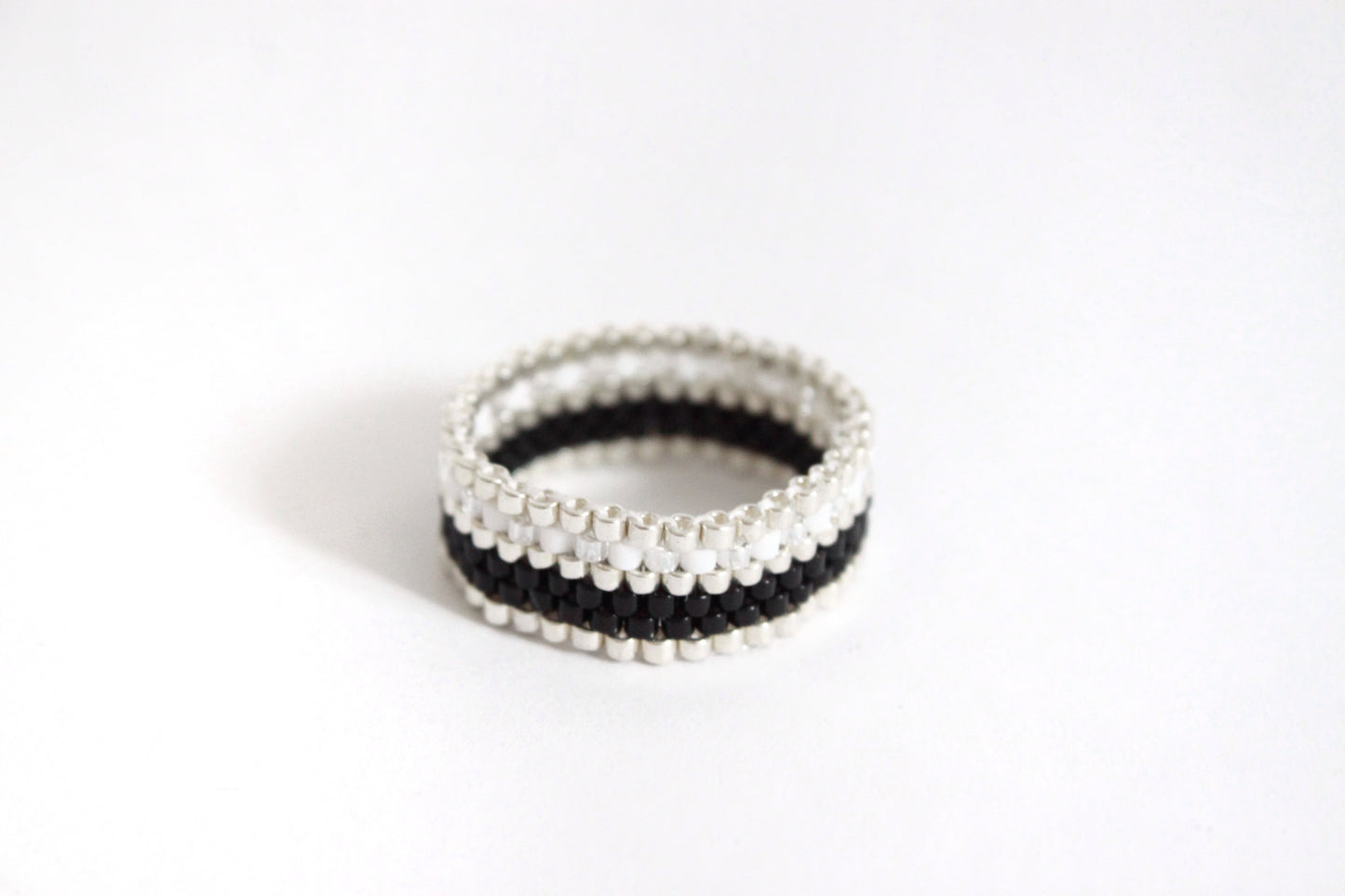 Anello Geometrico fascia perline
